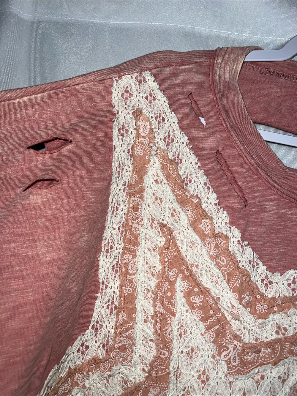 Oli & Hali Oversized Large Distressed Star Lace Graphic Tee - Mauve Pink PTP 25” - Picture 4 of 7